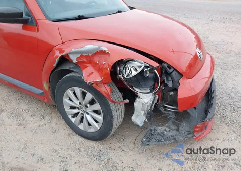 2016 Volkswagen Beetle 1.8T Fleet Edition из США, поврежденный, VIN 3VWF17AT6GM609395